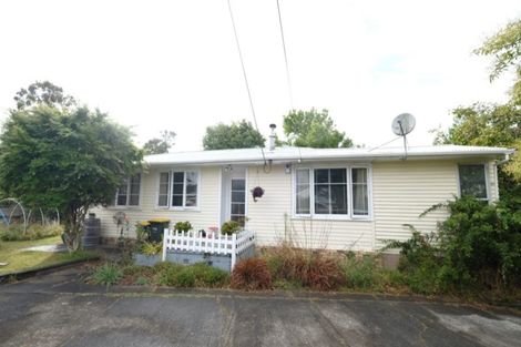 Photo of property in 26 Kirrie Avenue, Te Atatu South, Auckland, 0610