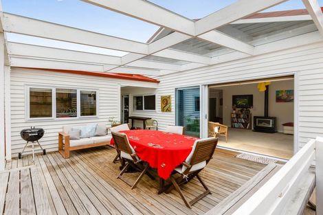 Photo of property in 4 Price Street, Westown, New Plymouth, 4310