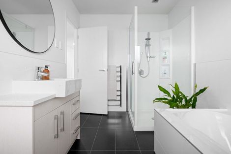 Photo of property in 10 Kentwood Place, Flagstaff, Hamilton, 3210