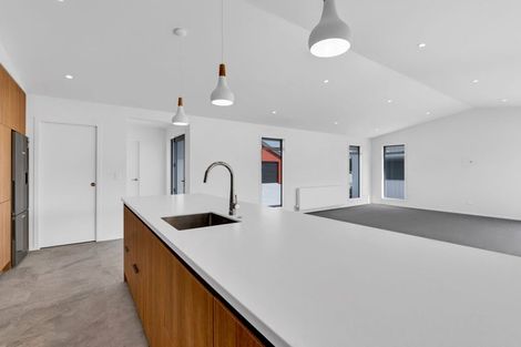 Photo of property in 9a Strandon Place, Strandon, New Plymouth, 4312