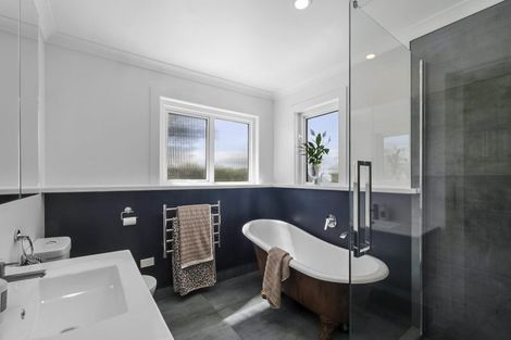 Photo of property in 132 Pendarves Street, New Plymouth, 4312
