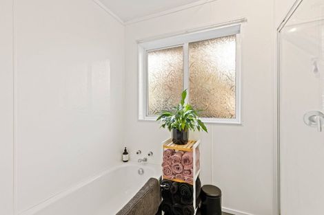 Photo of property in 4 Cargill Place, Frankleigh Park, New Plymouth, 4310