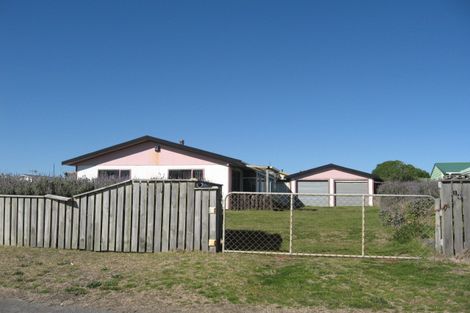 Photo of property in 14 Te Kiri Street, Himatangi Beach, Foxton, 4891