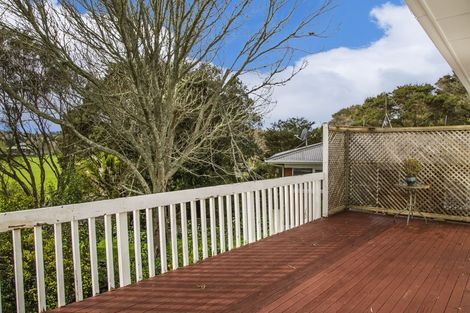 Photo of property in 23 Waverley Avenue, Glenfield, Auckland, 0629