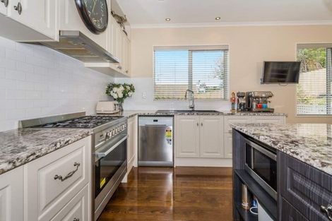 Photo of property in 29a Peach Road, Glenfield, Auckland, 0629