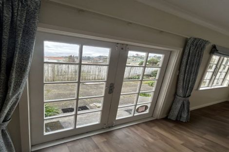 Photo of property in 227 The Parade, Island Bay, Wellington, 6023