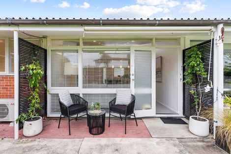 Photo of property in 3/6 North Avenue, Narrow Neck, Auckland, 0624