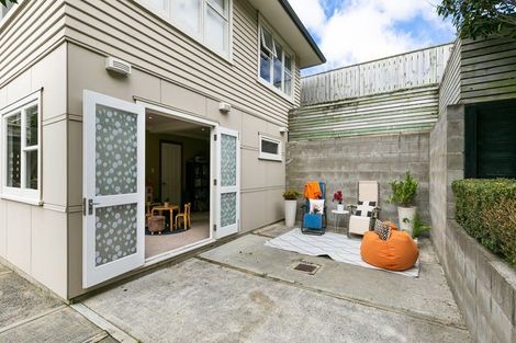 Photo of property in 327 Main Road, Tawa, Wellington, 5028