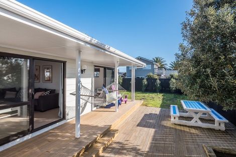 Photo of property in 27 Titoki Road, Waikanae Beach, Waikanae, 5036