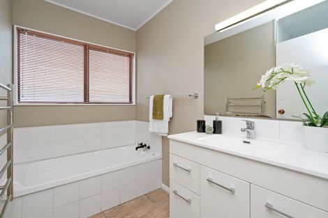 Photo of property in 26 Richmond Street, Cambridge, 3434