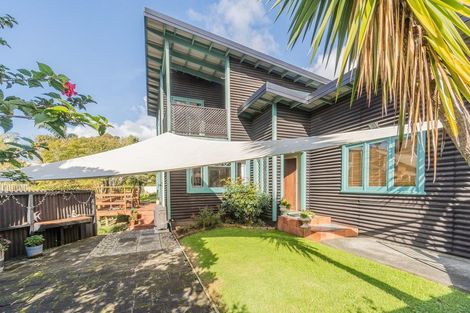 Photo of property in 1025 Beach Road, Torbay, Auckland, 0630