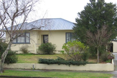 Photo of property in 33 Winston Avenue, Hokowhitu, Palmerston North, 4410