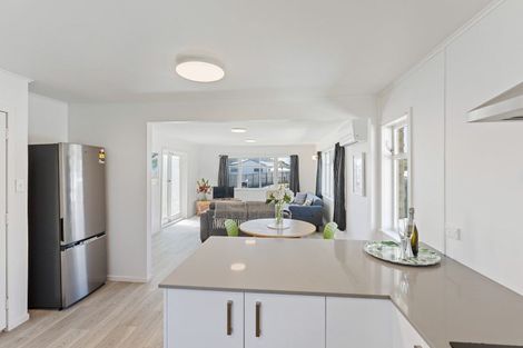 Photo of property in 4 Colenso Place, Otaki Beach, Otaki, 5512