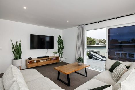 Photo of property in 12a Waterview Place, Haruru, 0204