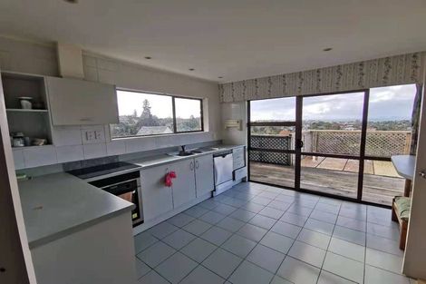 Photo of property in 154 Weatherly Road, Torbay, Auckland, 0630