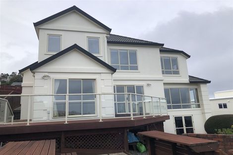 Photo of property in 22 Dress Circle, Newlands, Wellington, 6037