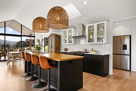 Photo of property in 1056 Peak Road, Helensville, 0875