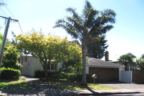 Photo of property in 12 Ocean View Road, Milford, Auckland, 0620