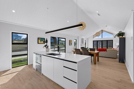 Photo of property in 8 Annie Aranui Drive, Poraiti, 4182