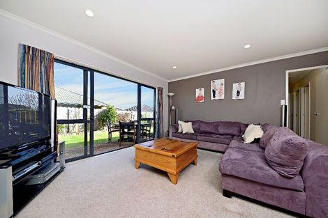 Photo of property in 16 Carisbrook Crescent, Papakura, 2110