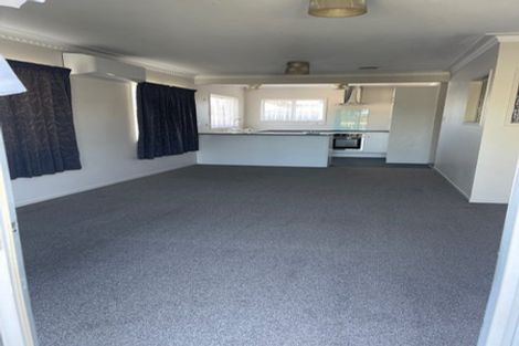 Photo of property in 2/100 Titirangi Road, New Lynn, Auckland, 0600