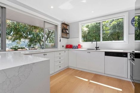 Photo of property in 10 Bayview Crescent, Duvauchelle, 7581