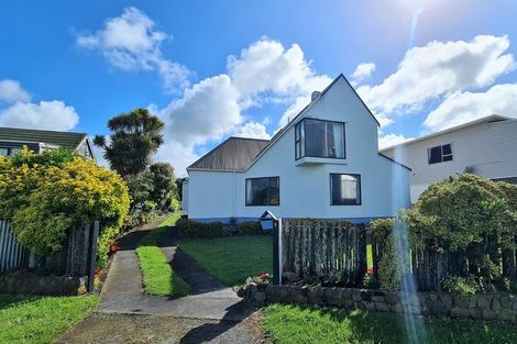 Photo of property in 6 Halse Place, Opunake, 4616