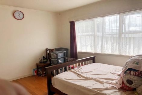 Photo of property in 26 Netherlands Avenue, Kelston, Auckland, 0602