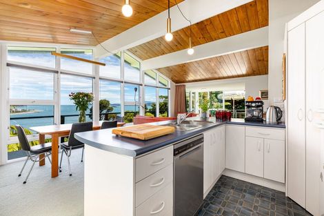 Photo of property in 42 Ferry Road, Days Bay, Lower Hutt, 5013