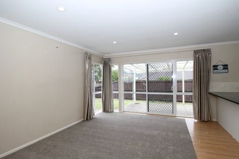 Photo of property in 2 Cambrian Crescent, Flat Bush, Auckland, 2016