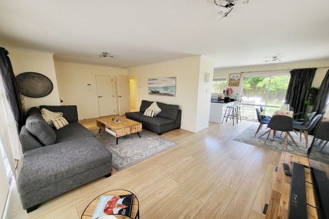 Photo of property in 2/18a Sherwood Avenue, Te Atatu South, Auckland, 0610