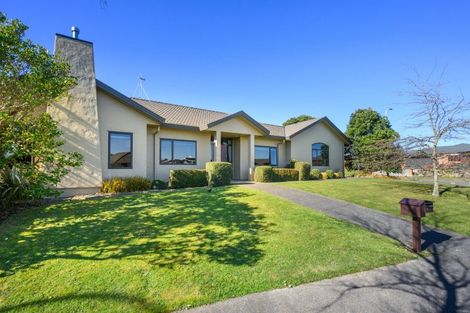 Photo of property in 48 Johnstone Drive, Fitzherbert, Palmerston North, 4410