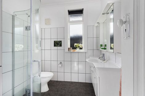 Photo of property in 3 Thames Street, Island Bay, Wellington, 6023