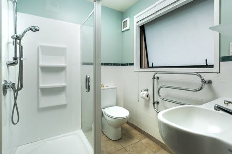 Photo of property in 6 Serrata Place, Browns Bay, Auckland, 0630