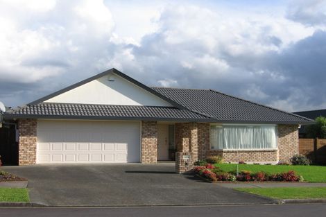 Photo of property in 11 Newinn Crescent, East Tamaki Heights, Auckland, 2016