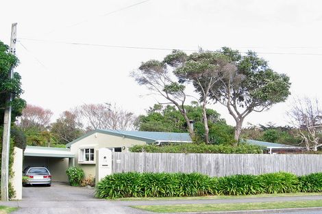 Photo of property in 24 Puriri Road, Waikanae, 5036