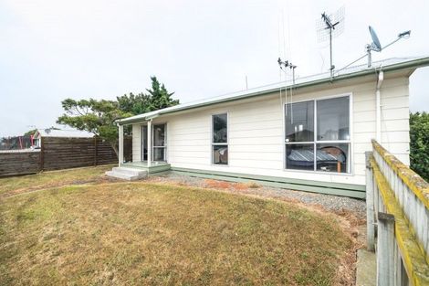 Photo of property in 2 Suzanne Grove, Kelvin Grove, Palmerston North, 4414