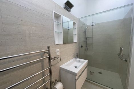 Photo of property in 1 Seagrove Road, West Harbour, Auckland, 0618