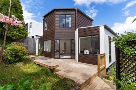 Photo of property in 1/6 Mira Place, Windsor Park, Auckland, 0632