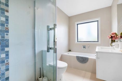 Photo of property in 436 East Coast Road, Windsor Park, Auckland, 0630