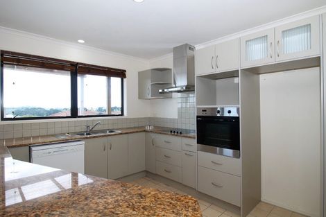 Photo of property in 39 Black Teal Close, Unsworth Heights, Auckland, 0632