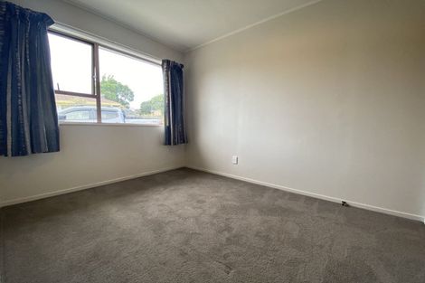 Photo of property in 2/15 Ballater Place, Highland Park, Auckland, 2010