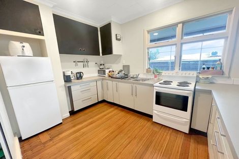 Photo of property in 137 Saint Andrews Square, Strowan, Christchurch, 8052