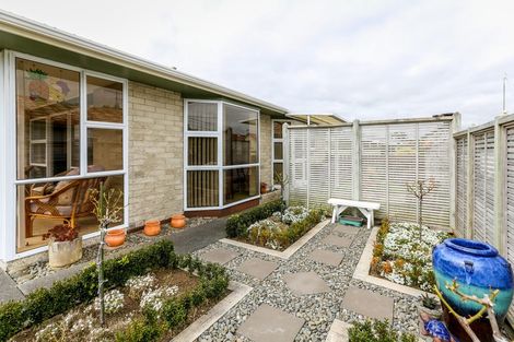Photo of property in 19 Roy Terrace, Moturoa, New Plymouth, 4310