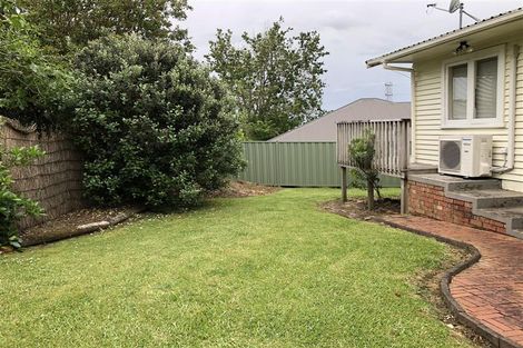 Photo of property in 1/13 Fairlea Road, Te Atatu South, Auckland, 0610