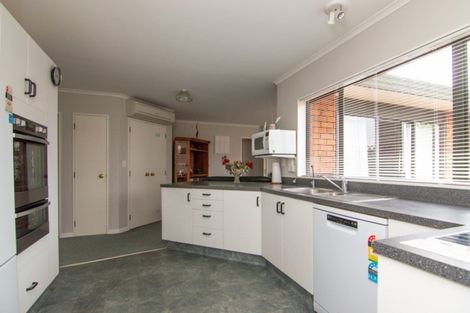 Photo of property in 14 Rosebank Avenue, Kelvin Grove, Palmerston North, 4414