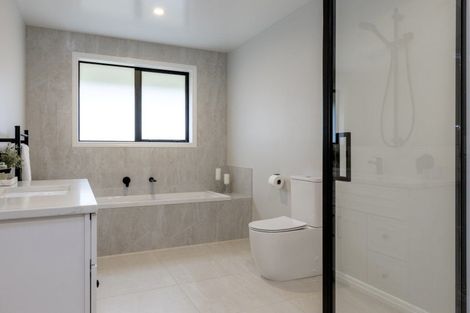 Photo of property in 40 King Road, Kinloch, Taupo, 3385