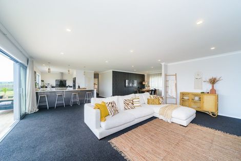 Photo of property in 15 Highland View Drive, Tokomaru, Palmerston North, 4474