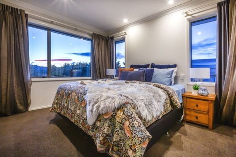 Photo of property in 32 Sumner Terrace, Aotea, Porirua, 5024