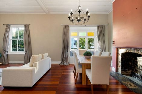 Photo of property in 128 Victoria Street, Cambridge, 3434